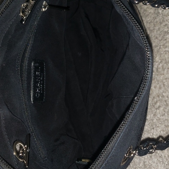 Chanel quilted chain bag Authentic Patent Leather And Nylon - Picture 10 of 10